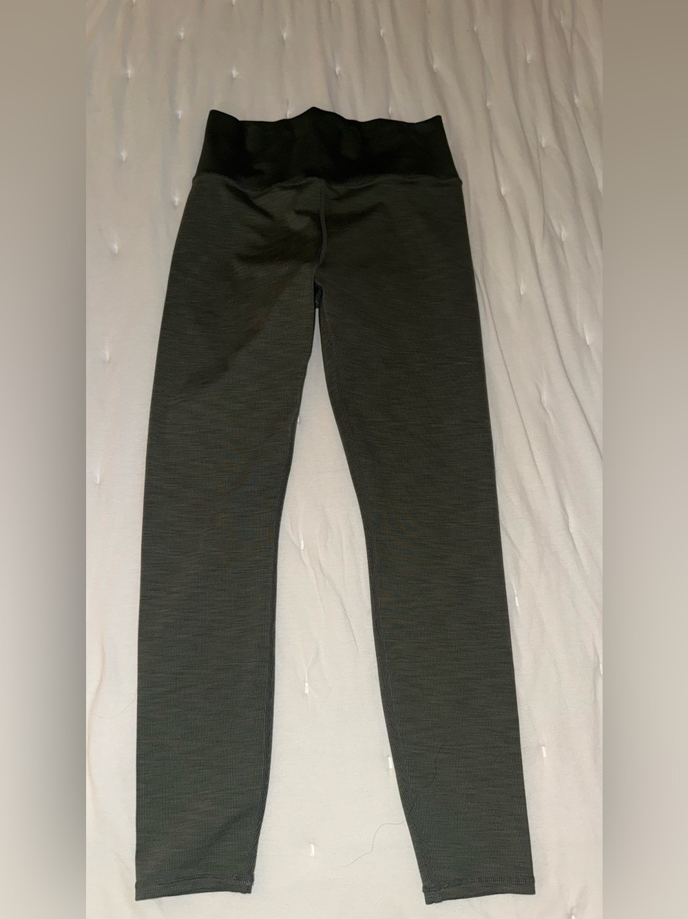 Vuori Olive Green High-Waist Leggings